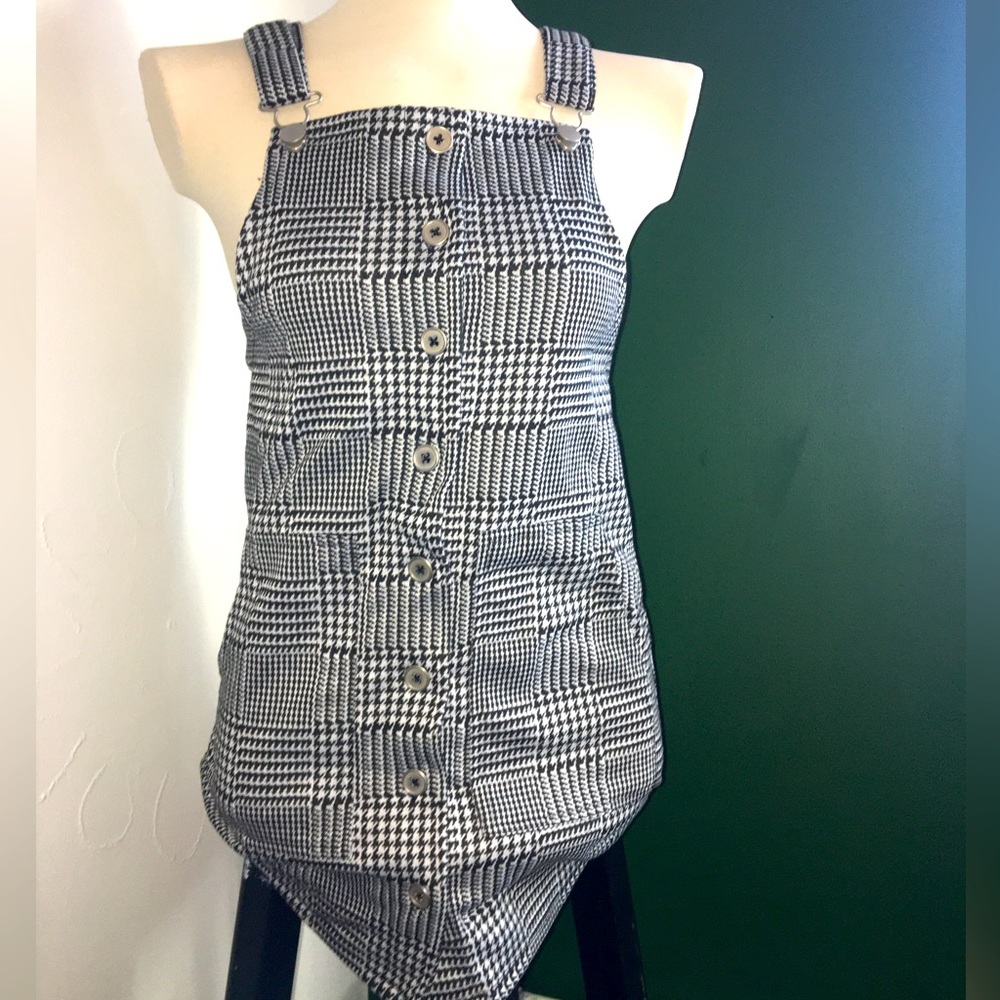 Black and white dress. Worn once. Stretchy and super comfortable.